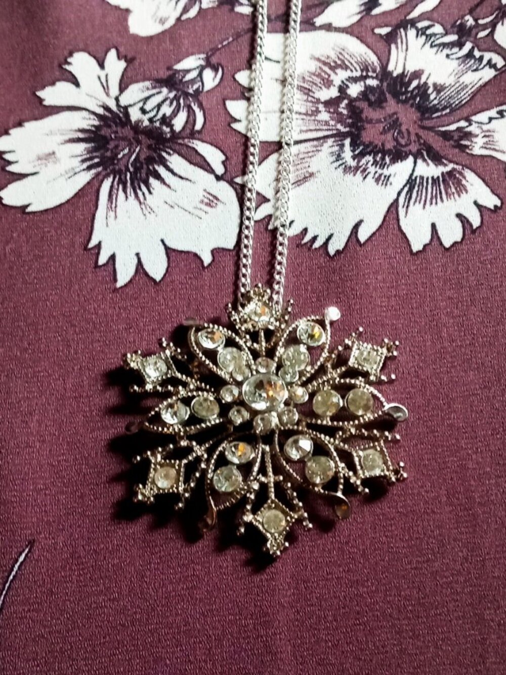 💎❄️Upcycled Icy Elegance: Statement Snowflake Crystal Pendant Necklace❄️💎 - Picture 3 of 16